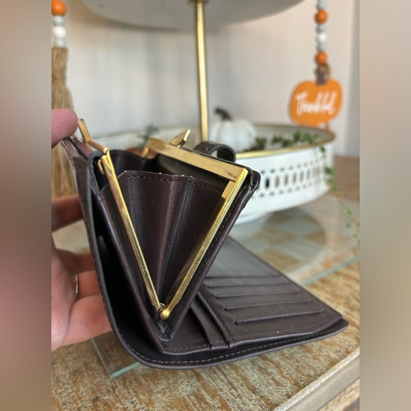 LOUIS VUITTON EGGPLANT VERNIS KISS LOCK MEDIUM WALLET - Picture 12 of 12